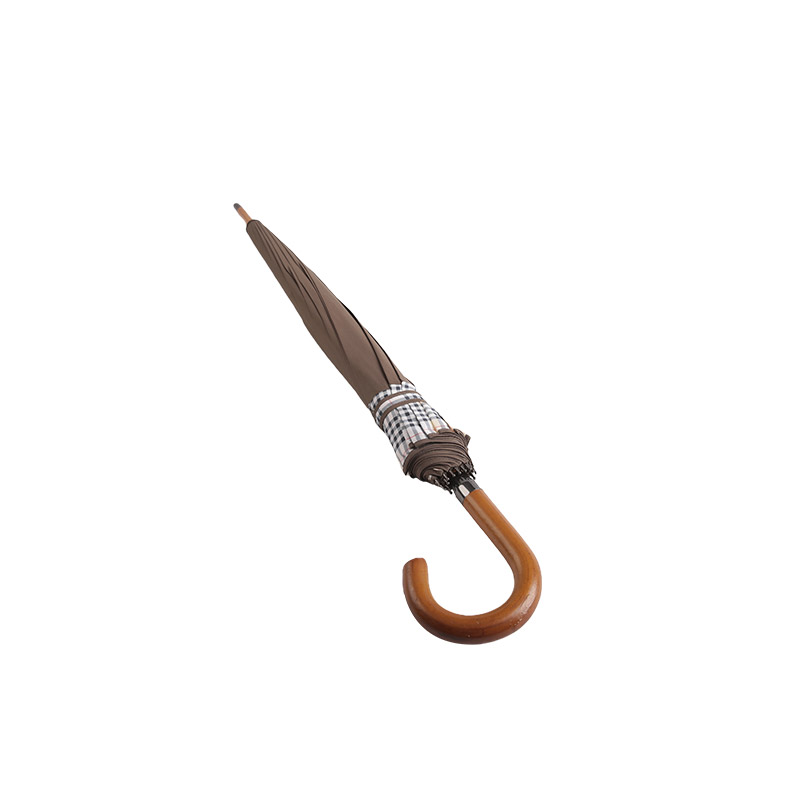 مطابقة بين البني ومظلة قماشية مستقيمة منقوشة - 0E6B0402